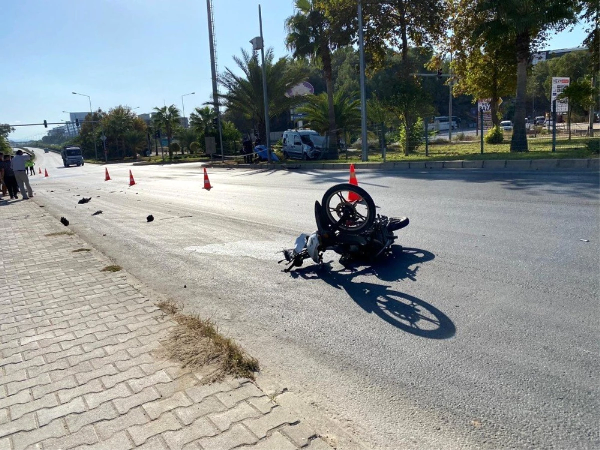 Alanya\'da hafif ticari araç ile motosiklet çarpıştı: 1 ölü