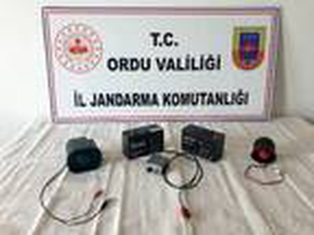 Arazide bıldırcın sesi çıkaran cihazlar bulundu