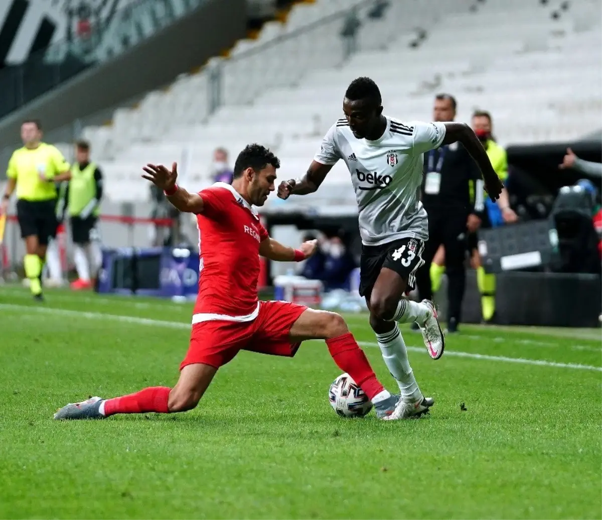 Beşiktaş\'ta Mensah\'ın Covid-19 testi pozitif çıktı