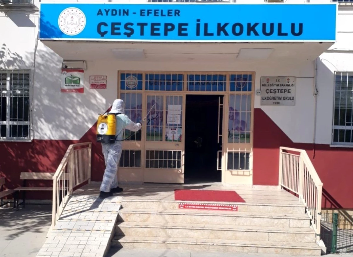 Efeler Belediyesi okullarda dezenfekte çalışması yaptı