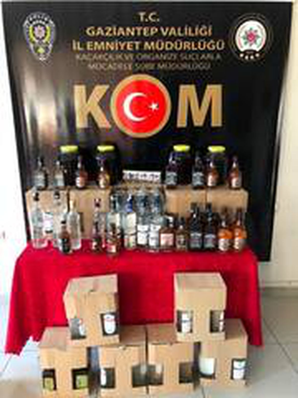Son dakika... Gaziantep\'te kaçak içki operasyonu: 3 gözaltı