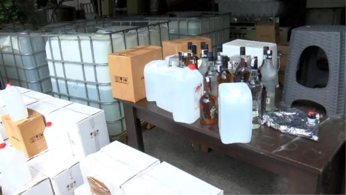 İstanbul\'da ele geçirilen 15 ton sahte alkol sergilendi