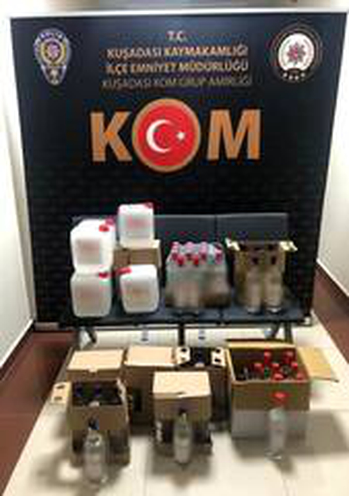 Kuşadası\'nda sahte içki operasyonu, 4 kişi gözaltına alındı
