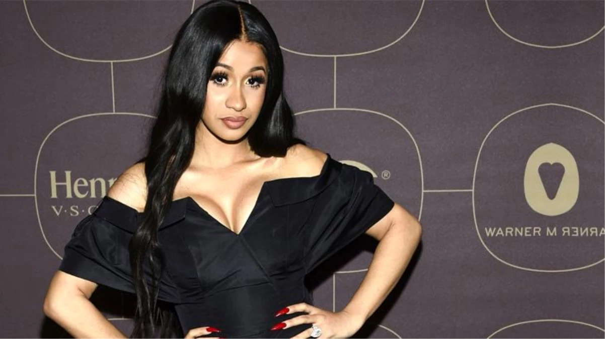 Rapçi Cardi B, Instagram\'dan yanlışlıkla çıplak fotoğrafını paylaştı