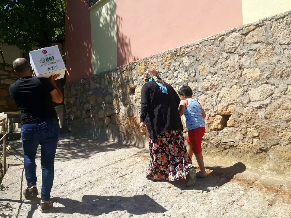 Tunceli\'de ihtiyaç sahiplerine yardım kolileri ulaştırıldı