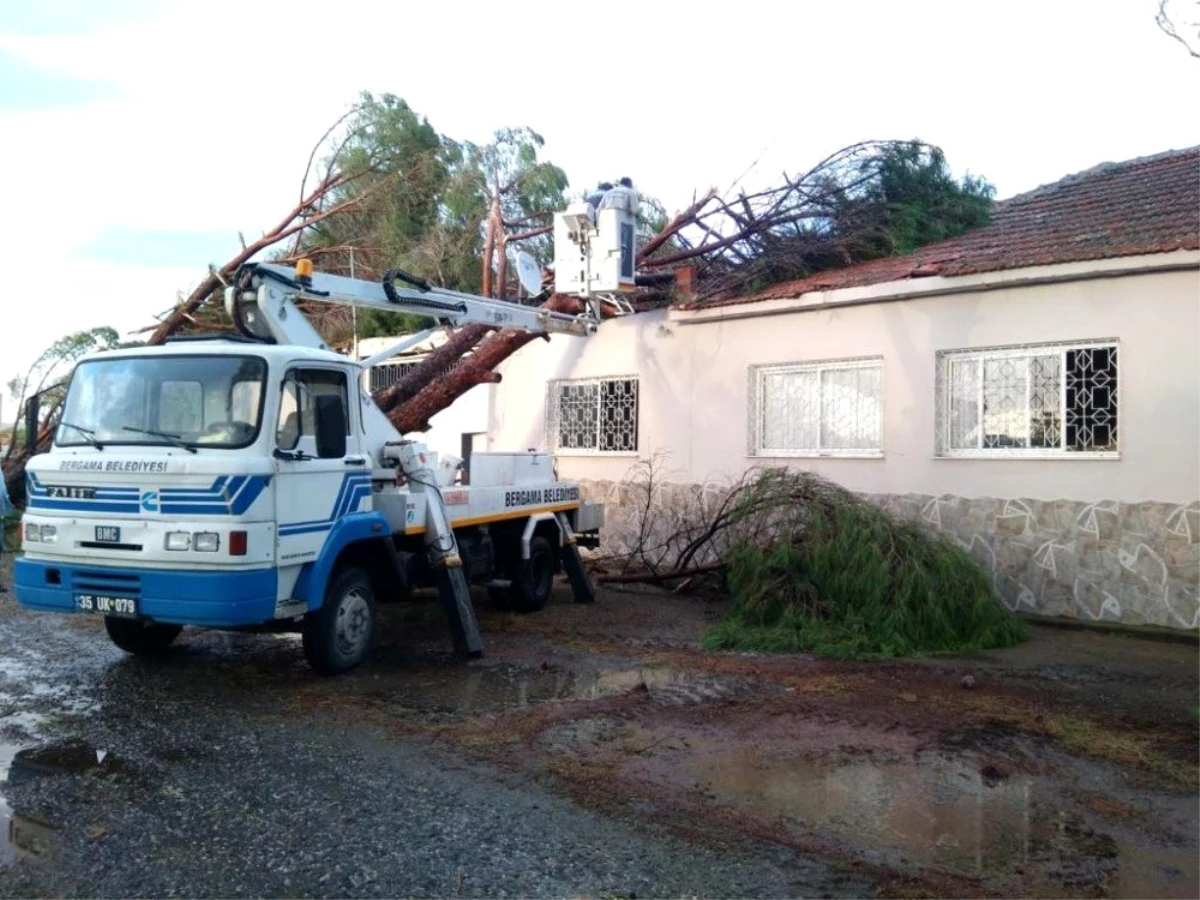 Yağıştan zarar gören Bergama\'nın mahallelerinde inceleme