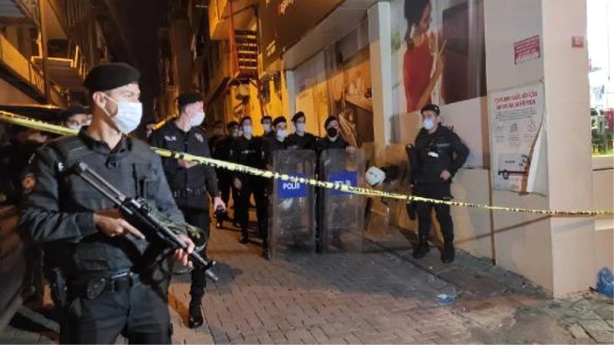 Zeytinburnu\'nda iki aile arasındaki kavga kanlı bitti: 2 yaralı