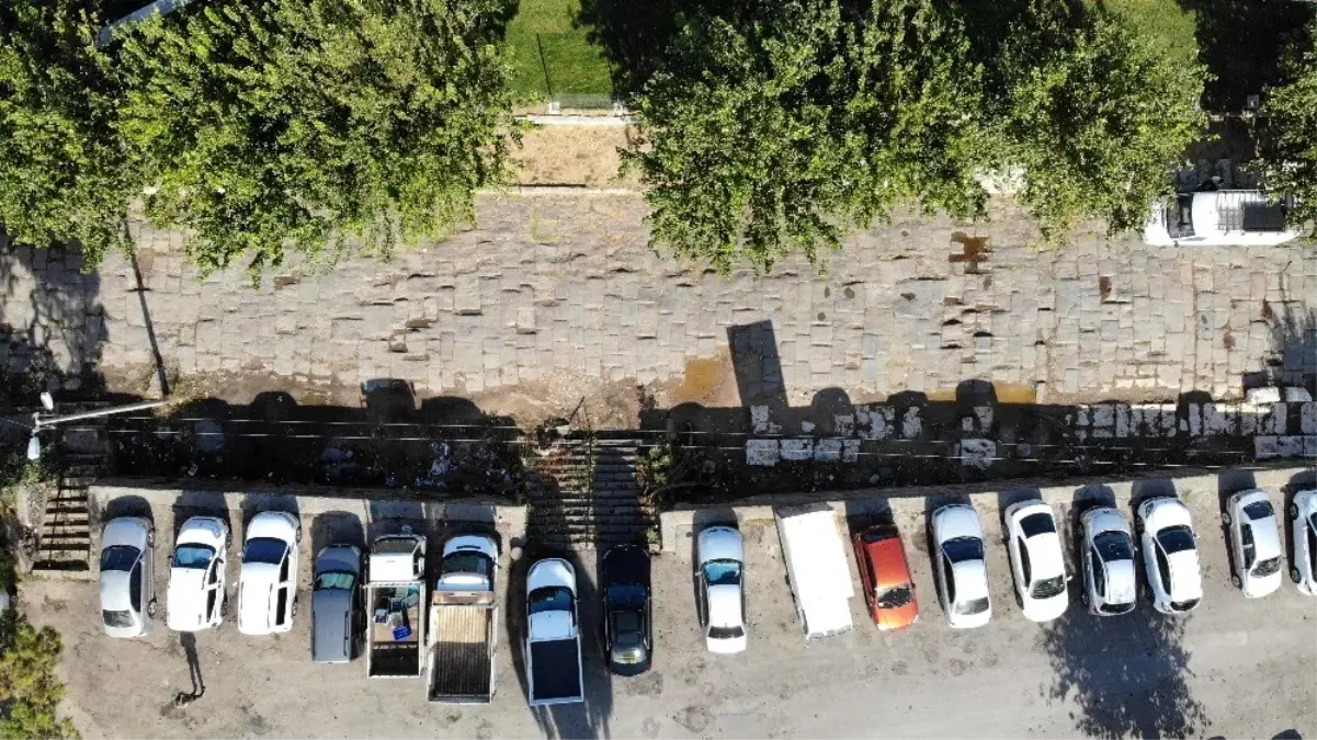 2 bin yıllık Roma yolu hafta sonu pazar yeri, hafta içi otopark