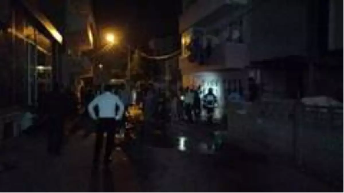 4 katlı binada yangın: Vatandaşlar sokağa döküldü