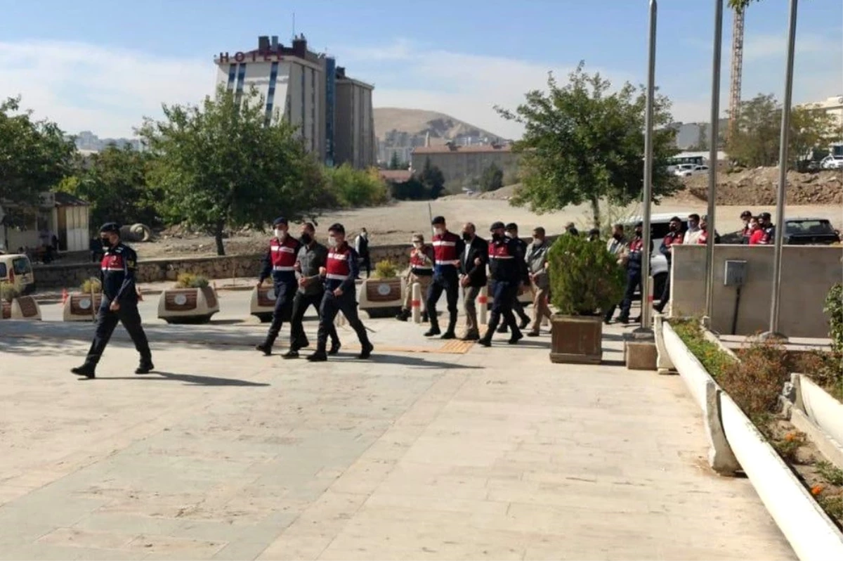 Elazığ\'da 1 ton 841 kilo bakır kablo çalan 9 kişilik hırsızlık çetesi çökertildi