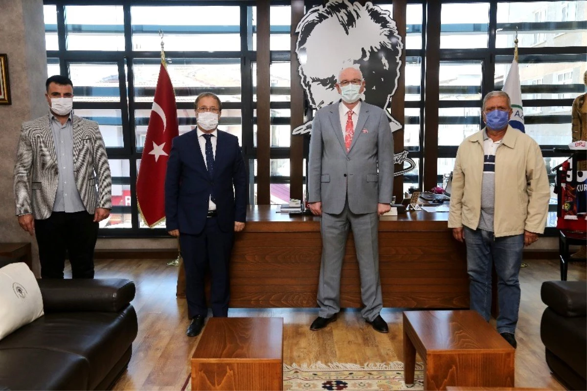 Çanakkale Küçükkuyu Belediye Başkanı Cengiz Balkan, Kazım Kurt\'u ziyaret etti