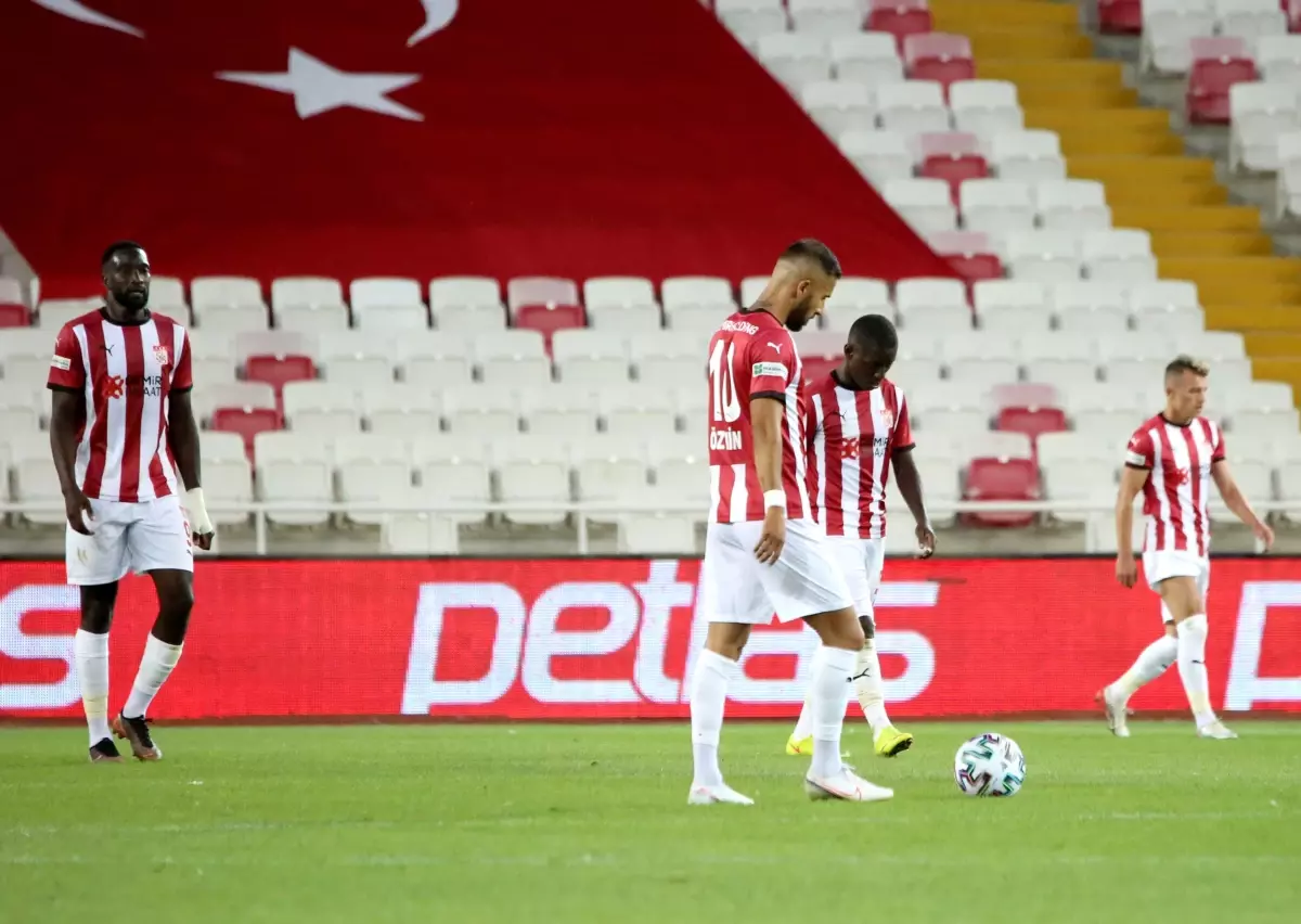 Demir Grup Sivasspor ve Medipol Başakşehir, Avrupa maçlarını yüzde 30 seyirciyle oynamak istiyor