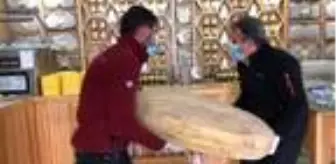 Kars'ta 2,5 ton sütten üretilen 100 kiloluk dev gravyer peyniri satışa çıktı