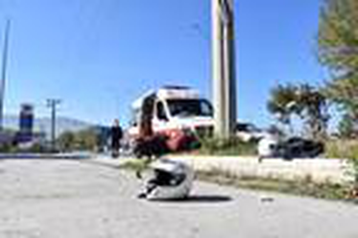 Direğe çarpan motosikletteki 2 kişi yaralandı