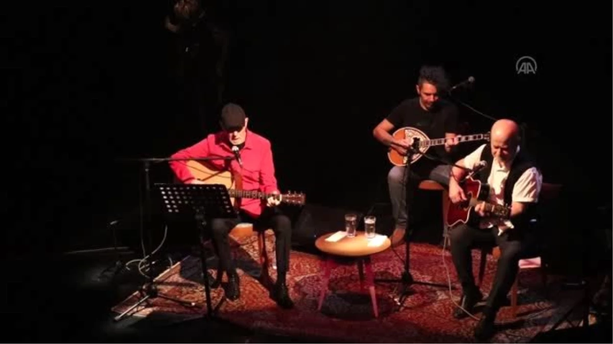 İlhan Şeşen ve Vedat Sakman "Akustik Hikayeler" konserinde sahne aldı