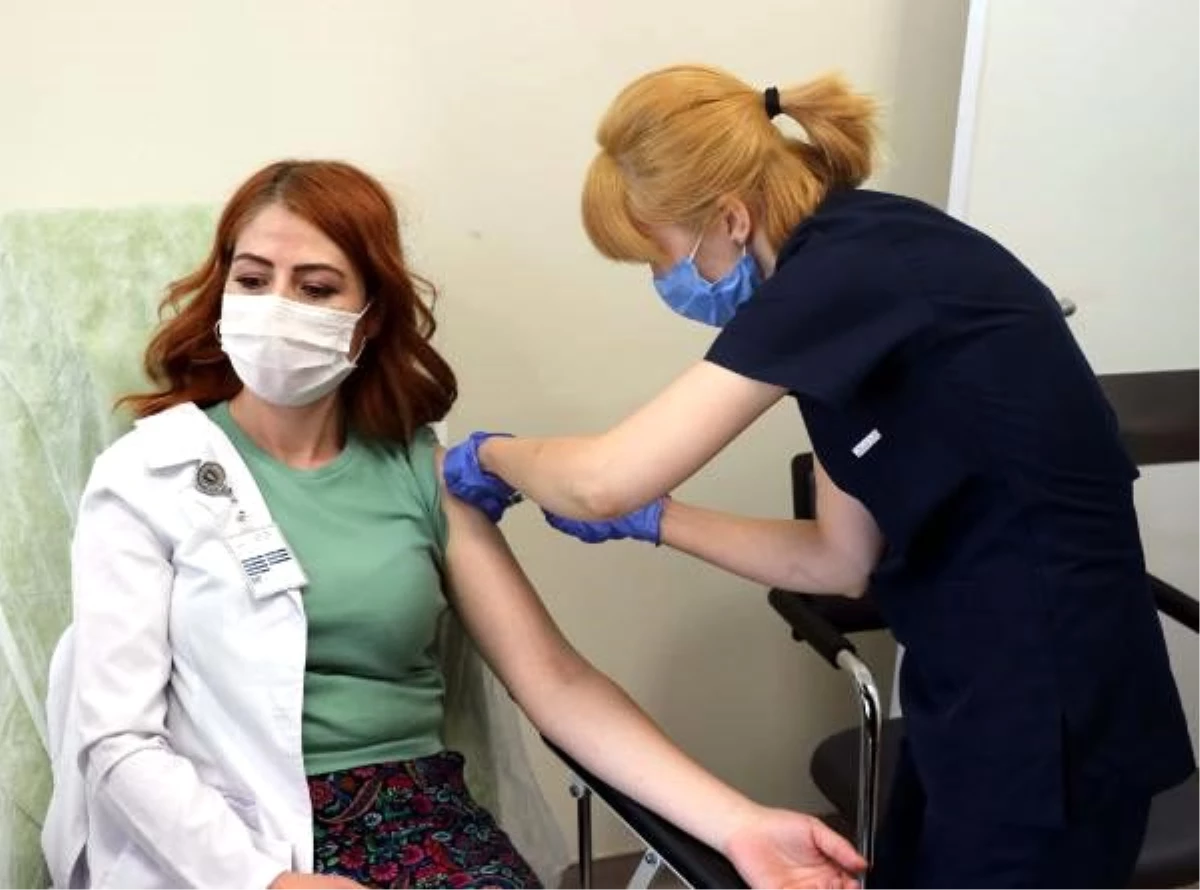 Kayseri\'de Covid-19 aşısının gönüllü uygulaması başladı
