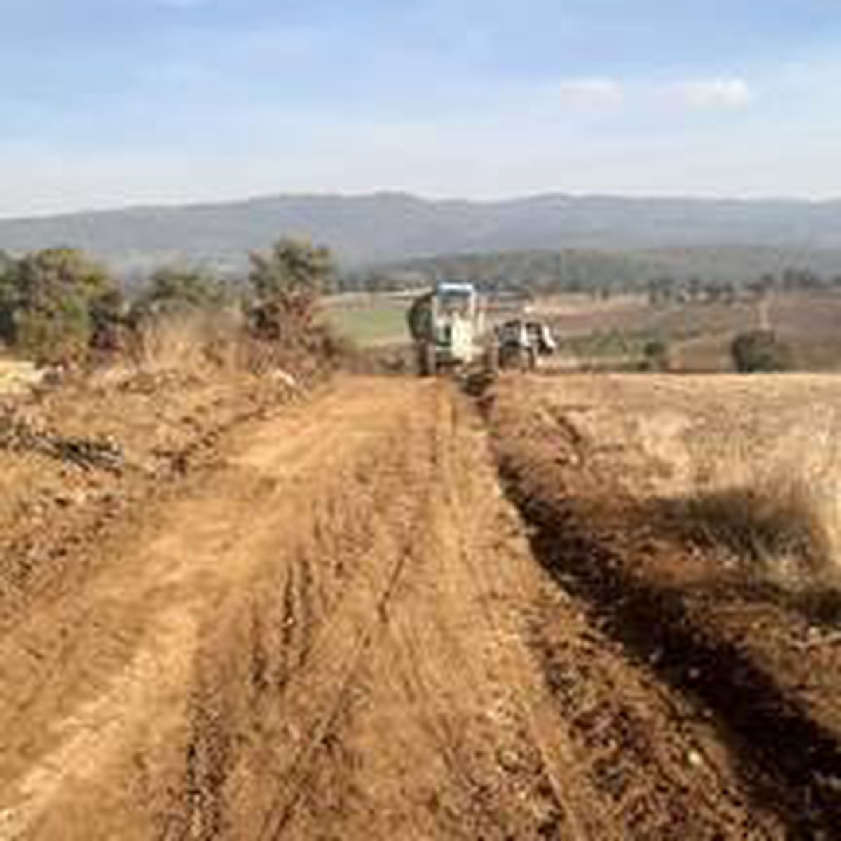 Pazaryeri\'nden yağmurlar başlamadan tarla ve arazi yolları bitecek