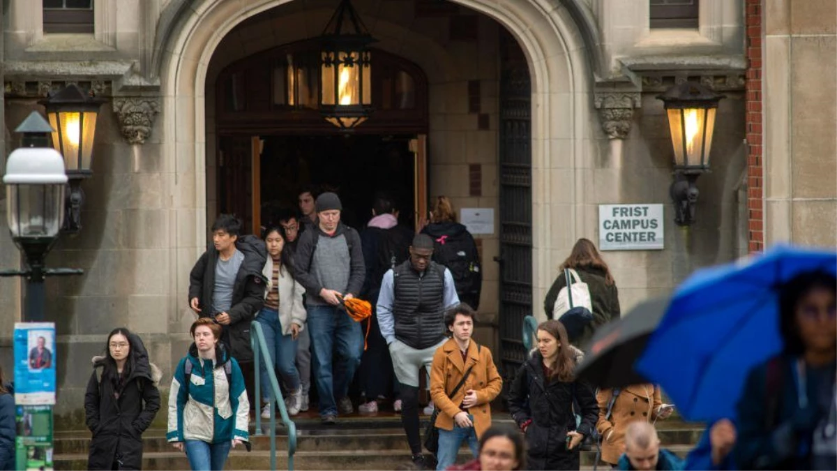 Princeton Üniversitesi erkeklere kıyasla daha az maaş alan kadın profesörlere 1 milyon dolar...