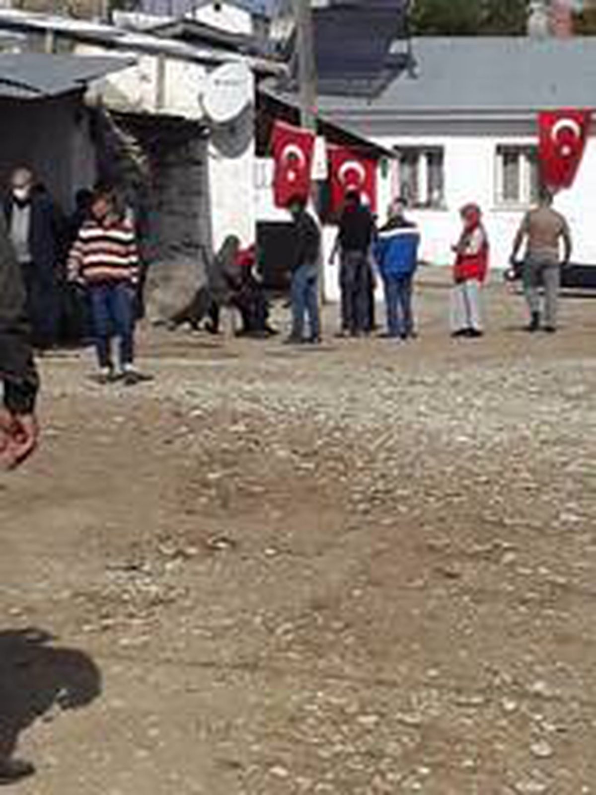 Şehidin Akyaka\'daki evi bayraklarla donatıldı