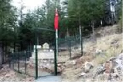 Şehit pilotun kaza yerindeki mezarlığı koruma altına alındı Şehit pilotun kaza yerindeki mezarlığı koruma altına alındı