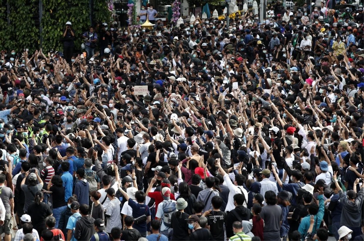 Son dakika haberleri! - Tayland\'da protestocular toplanma yasağına meydan okudu- Binlerce kişi yeniden hükümete karşı...