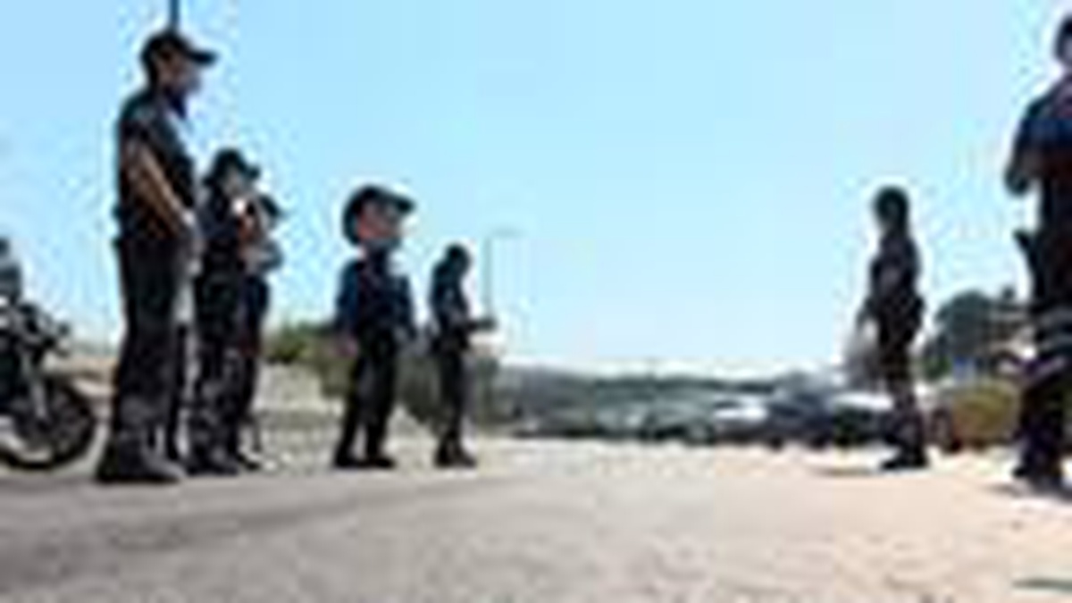 Son dakika haber! TOPLUM DESTEKLİ POLİSLER DENETİMDE ÇOCUKLARA TRAFİK GÜVENLİĞİNİ ANLATTI