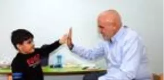 Torunu için kurduğu otizm merkezinde 23 öğrenciyi ücretsiz okutuyor