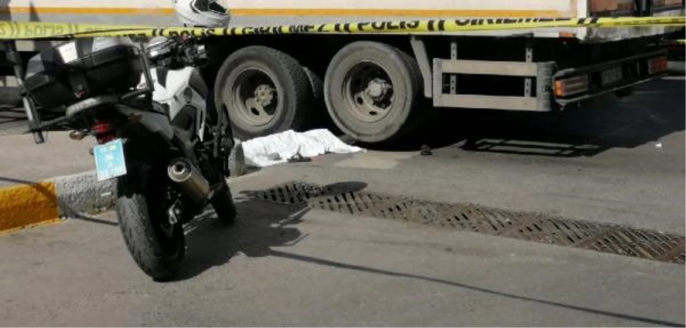 Trafik ışıklarında cam silen çocuğunun kafasının üzerinden kamyon tekerleği geçti