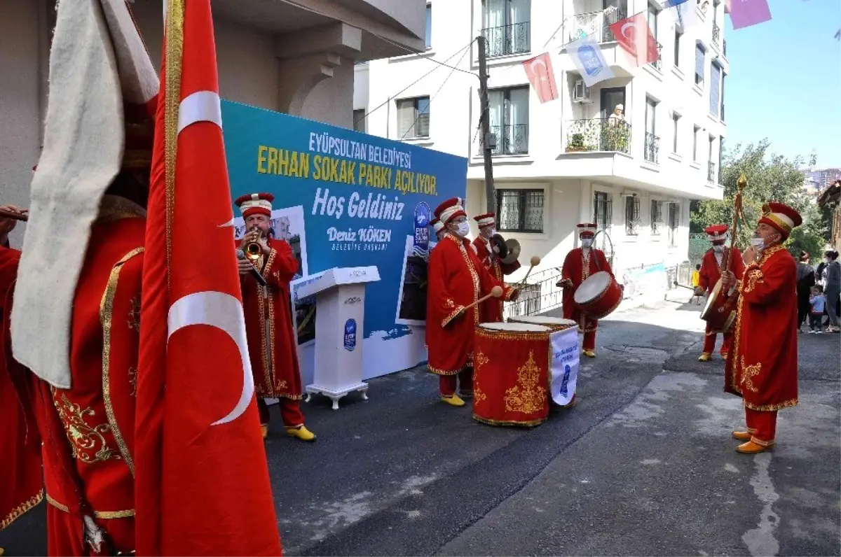 Başkan Köken Erhan Sokak Parkı\'nın açılışını yaptı