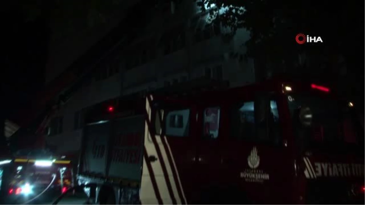 Son dakika haberleri: Beşiktaş\'ta yangında mahsur kalan yaşlı vatandaş kurtarıldı arak hastaneye kaldırıldı