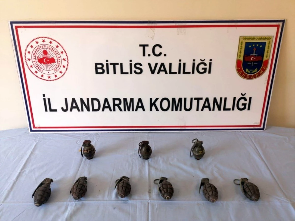 Son dakika! Bitlis\'te terör örgütüne ait 9 adet el bombası ele geçirildi