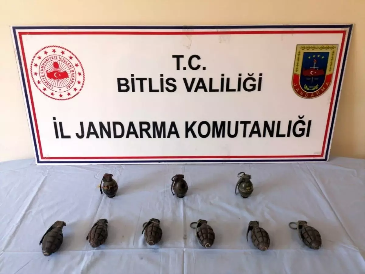 Son dakika! Bitlis\'te terör örgütüne ait 9 adet el bombası ele geçirildi