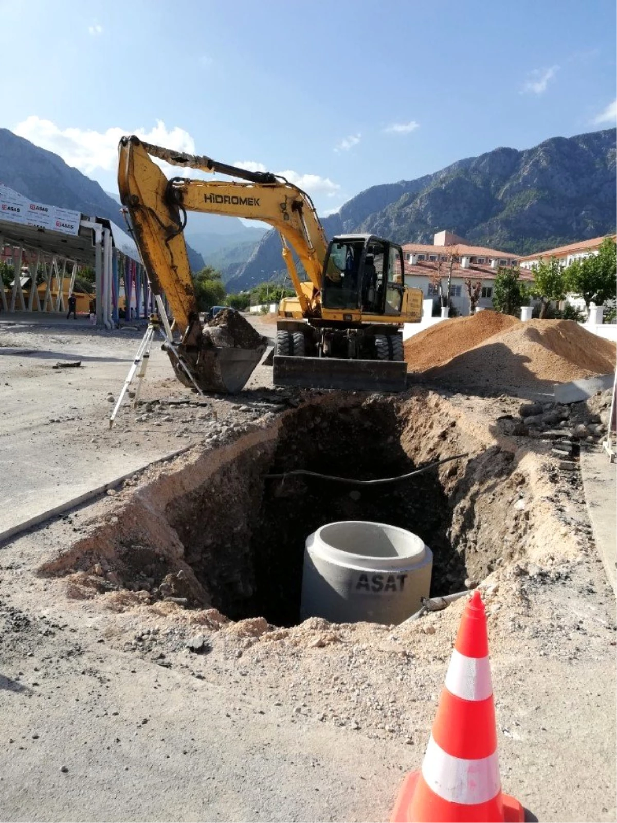 Büyükşehir\'den Kemer\'de alt yapı çalışması