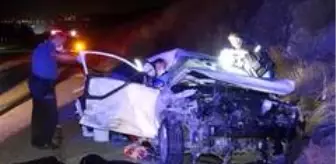 Son Dakika | Hafif ticari araçla otomobil çarpıştı: 4 ölü, 4 yaralı