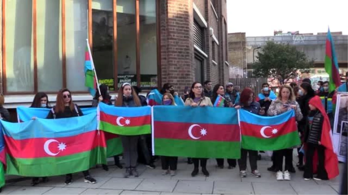 İngiltere\'deki Azerbaycan Türkleri, Ermenistan\'ın Azerbaycan\'daki sivillere yönelik saldırısını protesto etti