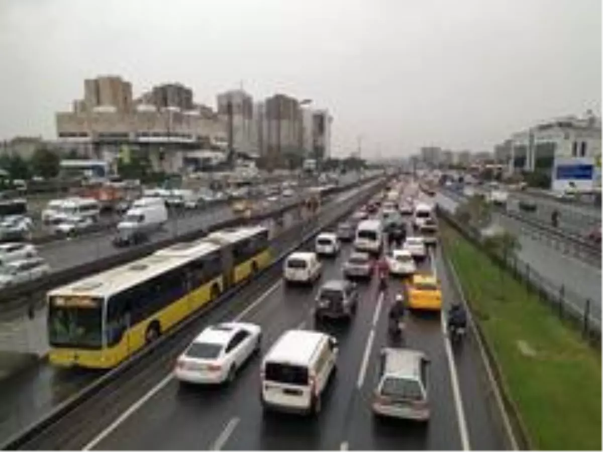 İstanbul yavaşladı, trafikte zaman kaybı aylık 6 gün