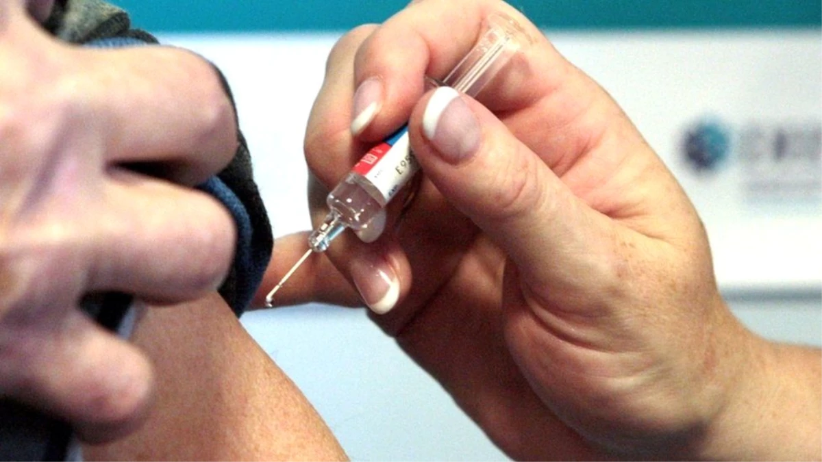 Koronavirüs aşısı: AB aşıda önceliği sağlık çalışanlarına, 60 yaş ve üzeri kişilere, riskli kategoridekilere verecek