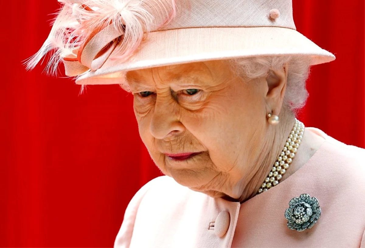 Kraliçe II. Elizabeth, 7 ay sonra ilk resmi ziyareti için dışarı çıktı