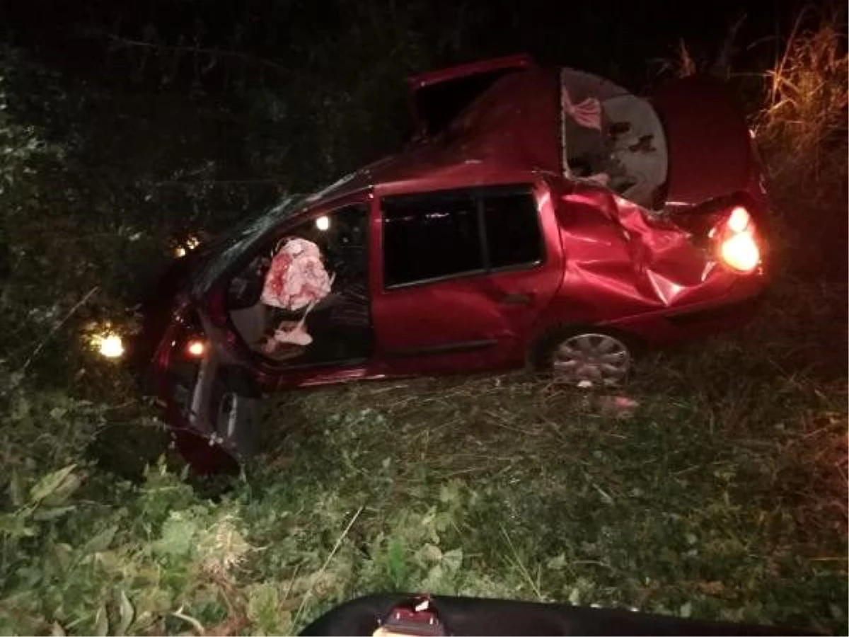 Traktöre çarpan otomobilin sürücüsü yaralandı, eşi öldü