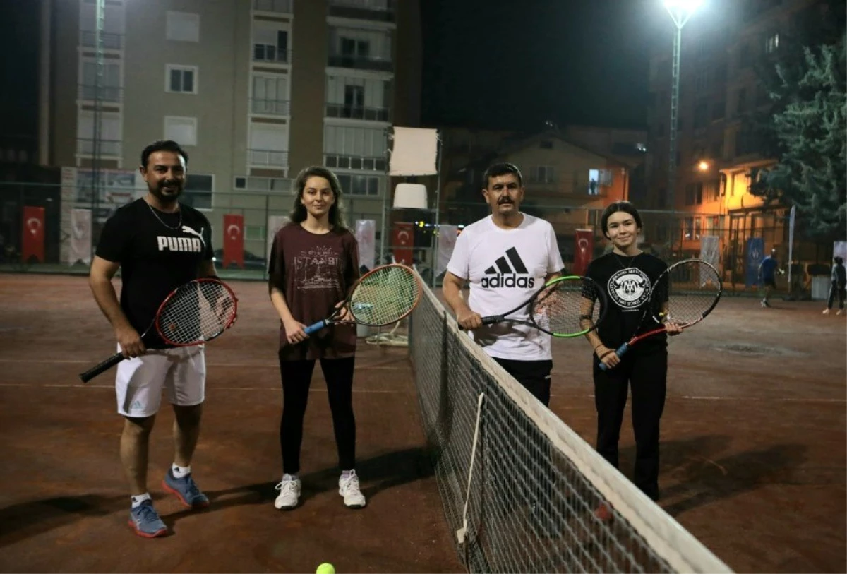 Vali Arslantaş, 29 Ekim Cumhuriyet Bayramı tenis turnuvasının açılışını yaptı.