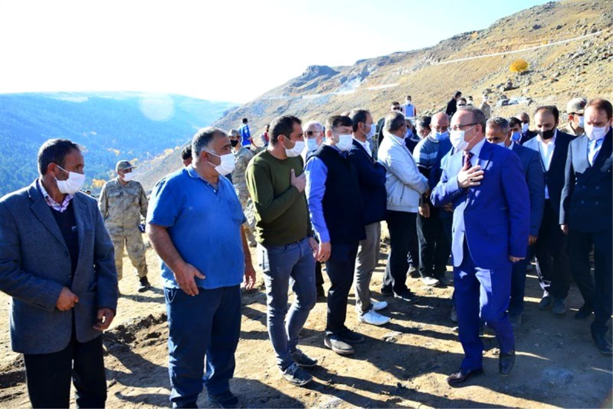 Vali Hüseyin Öner, Kinzi Kalesi\'ne bayrak çekilmesi dolayısıyla düzenlenen programa katıldı