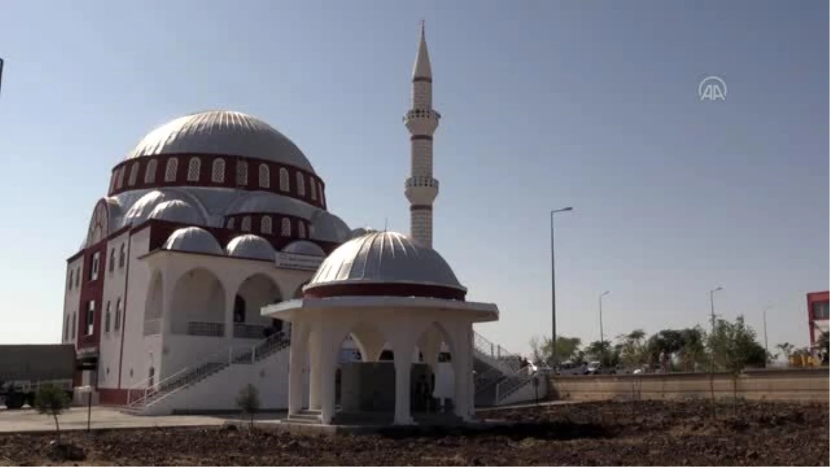 Vali Karaloğlu, Bağlar ilçesinde yapımı tamamlanan caminin açılışını yaptı
