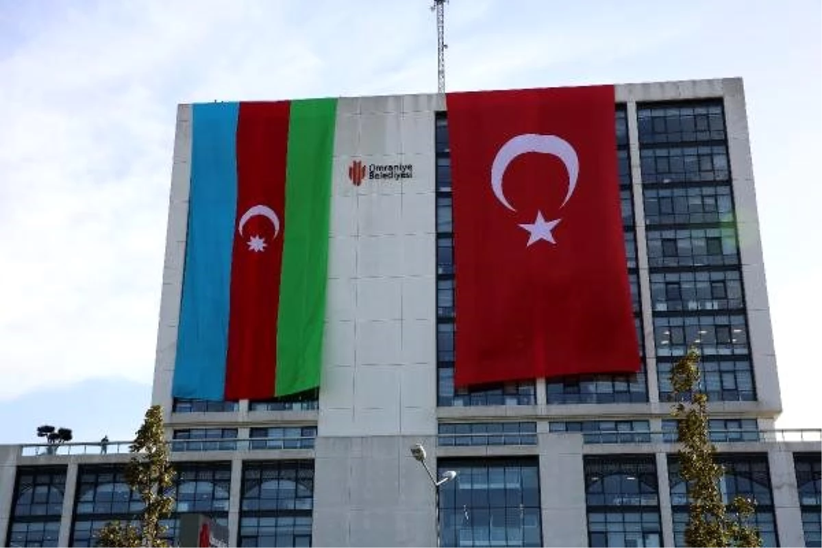 Ümraniye Belediyesi\'nden Azerbaycan\'a bayraklı destek