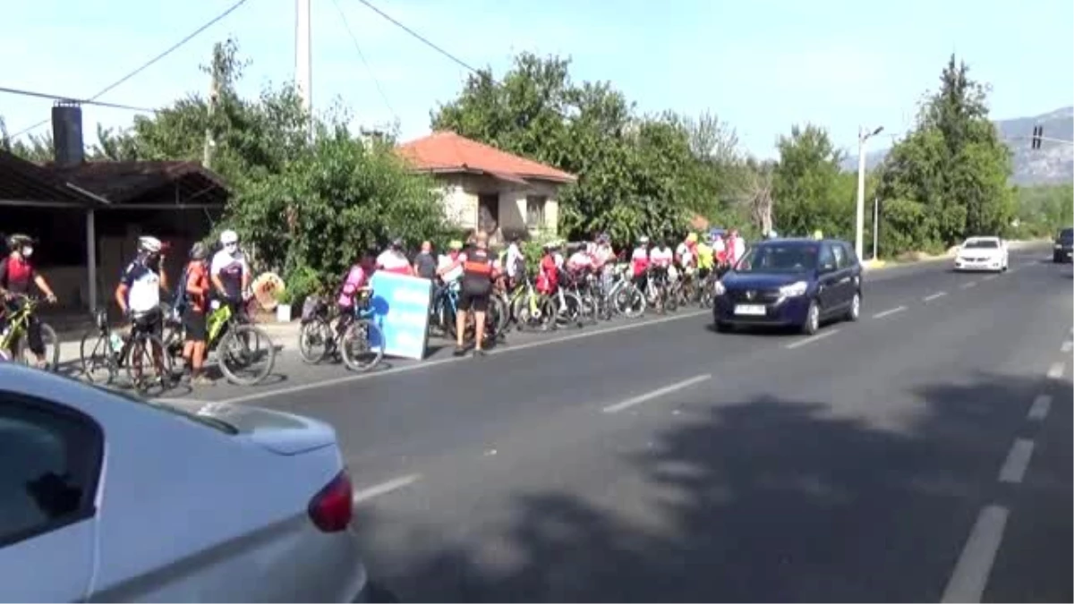 Bisikletçilerden "Bisikletime çarparsan ölürüm" etkinliği