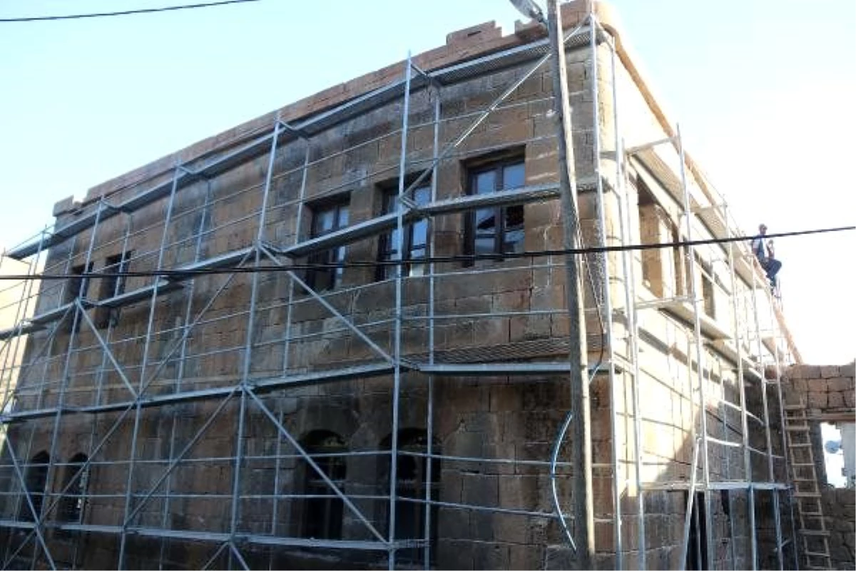 Bitlis\'te 130 yıllık tarihi yapı, Fuat Sezgin Kültür Evi olarak onarılıyor