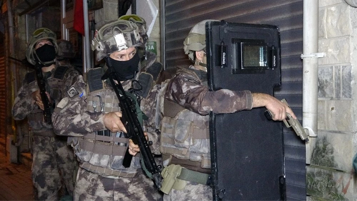 Bursa\'da silah kaçakçılarına şafak vakti operasyon düzenlendi, çok sayıda şüpheli gözaltına alındı