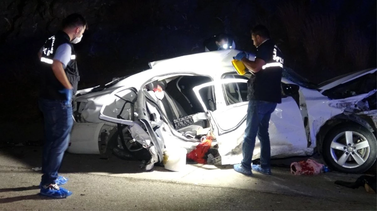Adana\'da hafif ticari araç ile otomobil çarpıştı: 4 ölü, 4 yaralı (3)