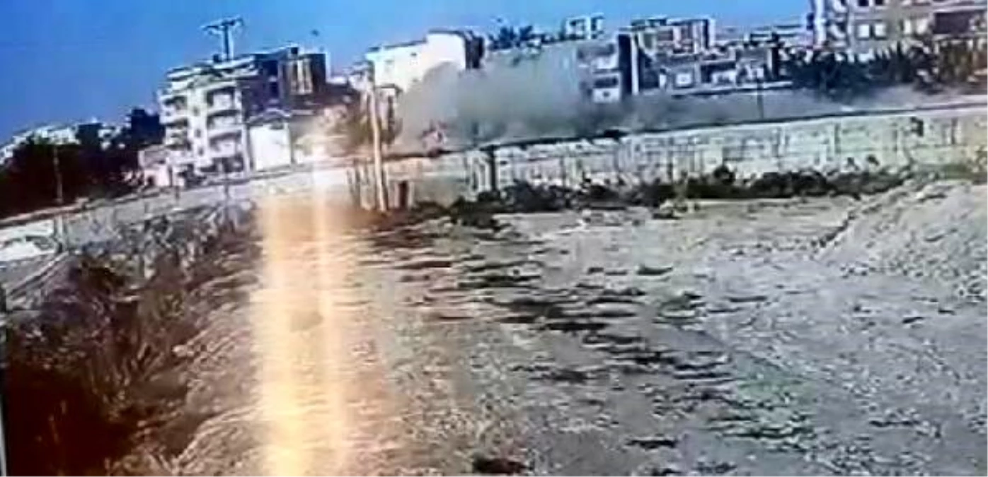Diyarbakır\'da işçi minibüsü direğe çarptı: 2 ölü, 20 yaralı (2)