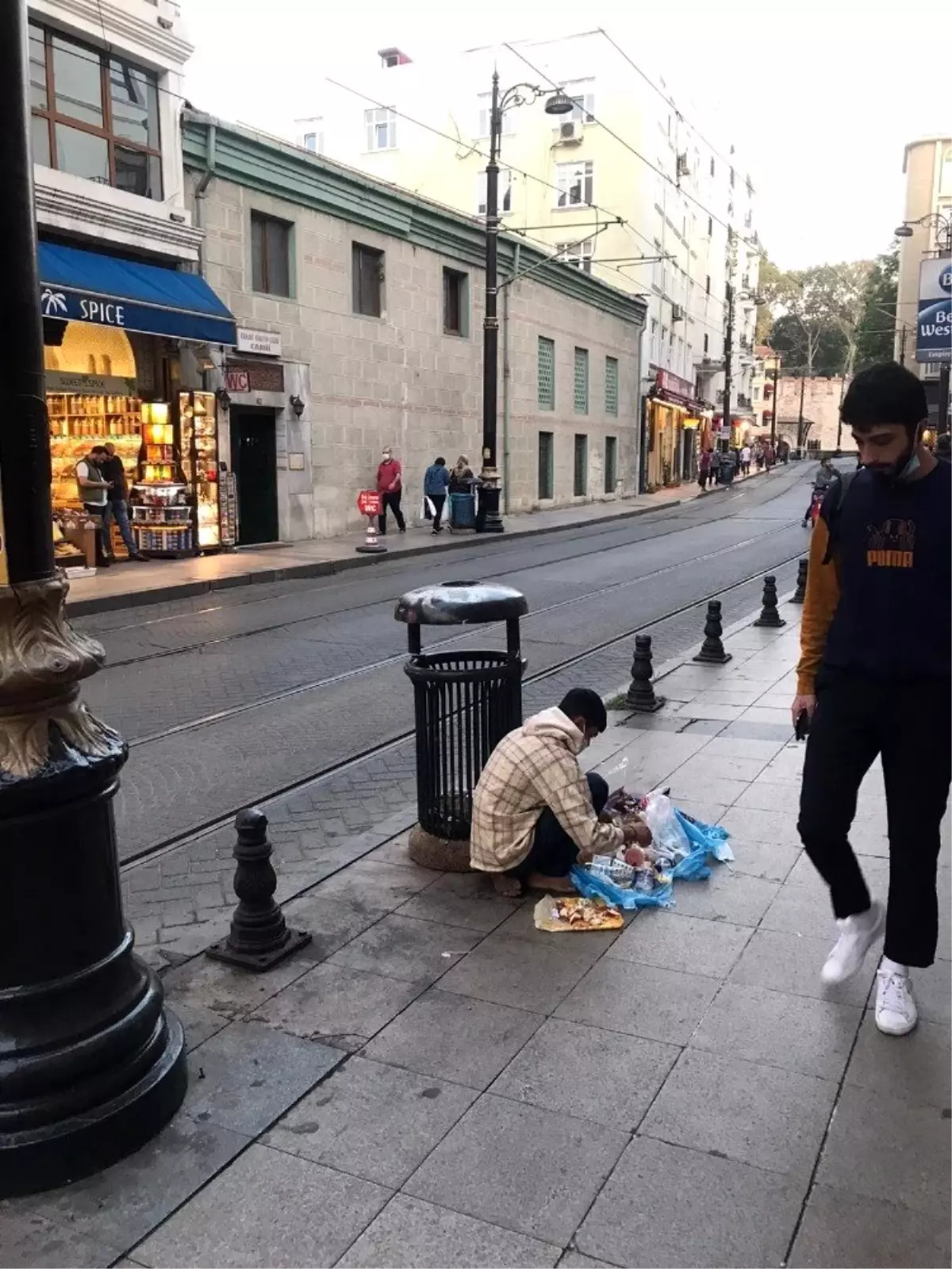 Fatih Emniyeti dilenci ve seyyar satıcılara whatsapp ile çözüm buldu