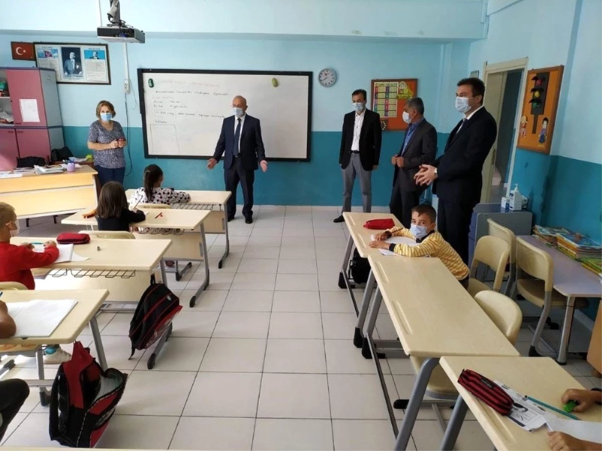 İlçe Milli Eğitim Müdürü Mahmut Demir, okullardaki incelemelerini sürdürüyor